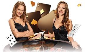 Live Baccarat စားပွဲ ဒီလာနှင့် ကတ်ဖွင့်နေသောပုံ